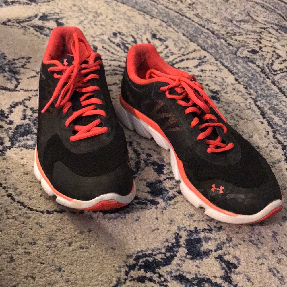 Under Armour Running Shoes 🍁